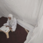 Seorang Umat Muslim membaca al-Quran saat melakukan ibadah itikaf di sebuah masjid, di Peshawar , Pakistan, 22 April 2022. Itikaf adalah adalah tinggal atau menetap di dalam masjid dengan niat beribadah untuk mendekatkan diri kepada Allah pada sepuluh hari terakhir Ramadhan. (AP Photo/Muhammad Sajjad)