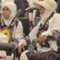 Anisah ditemani Ely menunggu jadwal keberangkatan pesawat dari Bandara Internasional King Abdulaziz Jeddah.