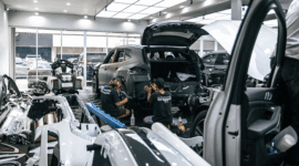 Pemasangan PPF di mobil oleh tim Kitawrapin. (ist)