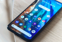 Ilustrasi HP Android lama yang mulai lemot.(Unsplash/Adrien)
