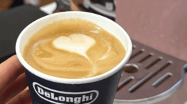 Salah satu kopi racikan pengunjung De'Longhi, tepat yang menjadi tren serasa menyeduh kopi di rumah yang tidak hanya demi efisiensi, tetapi juga karena adanya kepuasan tersendiri saat meracik sesuai selera yang ada di Galaxy Mall Surabaya, Jawa Timur.