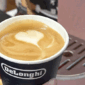 Salah satu kopi racikan pengunjung De'Longhi, tepat yang menjadi tren serasa menyeduh kopi di rumah yang tidak hanya demi efisiensi, tetapi juga karena adanya kepuasan tersendiri saat meracik sesuai selera yang ada di Galaxy Mall Surabaya, Jawa Timur.