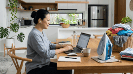 Ilustrasi WFH, work from home. Sosiolog UI menilai WFH Jumat untuk ASN tidak otomatis membentuk budaya kerja baru jika hanya dipahami sebagai pemindahan lokasi kerja dari kantor ke rumah.(Google Gemini AI)
