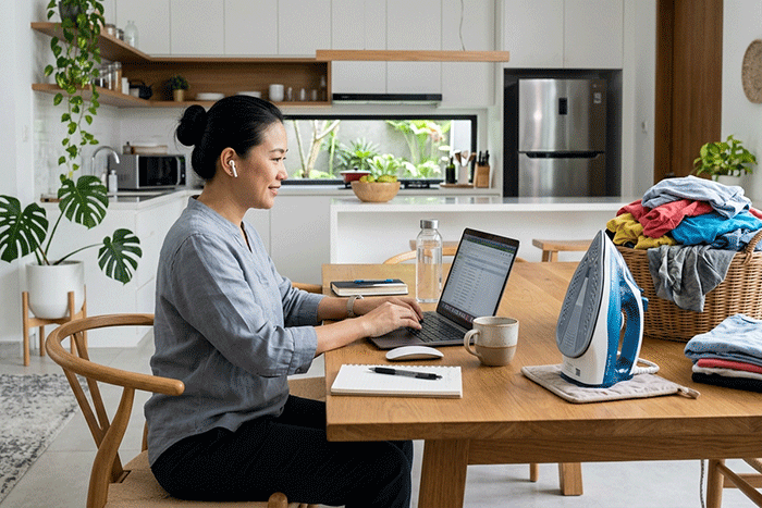 Ilustrasi WFH, work from home. Sosiolog UI menilai WFH Jumat untuk ASN tidak otomatis membentuk budaya kerja baru jika hanya dipahami sebagai pemindahan lokasi kerja dari kantor ke rumah.(Google Gemini AI)
