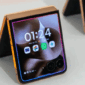 Razr Ultra 2026, ponsel lipat premium dengan baterai silikon-karbon pertama di dunia, pengisian cepat 80W, dan kamera 50 MP. Foto : Istimewa /malik/suara flores/
