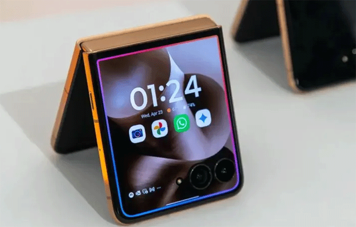 Razr Ultra 2026, ponsel lipat premium dengan baterai silikon-karbon pertama di dunia, pengisian cepat 80W, dan kamera 50 MP. Foto : Istimewa /malik/suara flores/
