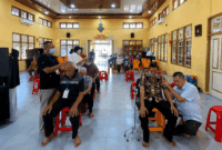 Peserta seminar Longevitalogy gelar bakti sosial.
