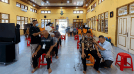Peserta seminar Longevitalogy gelar bakti sosial.