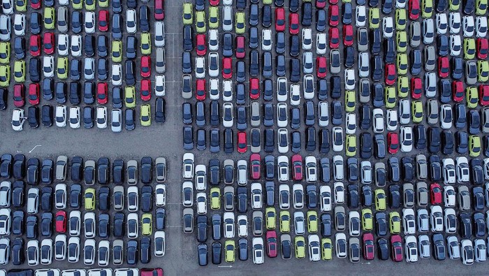 Ilustrasi penjualan mobil di Indonesia. Foto: ANTARA FOTO/Makna Zaezar