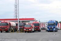 Foto: Mobil tangki Pertamina bersiap mengangkut BBM untuk penyaluran ke wilayah Tapanuli Utara. (dok Pertamina Patra Niaga Sumbagut)