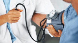 Ilustrasi Ratusan ribu anak di Indonesia terdeteksi hipertensi. Dokter ungkap pemicunya, dari kelainan jantung hingga gaya hidup buruk.. (iStock/GlobalStock)