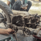 Turun mesin merupakan kondisi kerusakan mesin parah yang mengharuskan komponen dalam dibongkar. (suzuki.co)