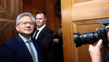 Foto: Pendiri dan CEO Nvidia, Jensen Huang, tiba untuk pertemuan dengan Komite Perbankan Senat di Capitol Hill di Washington, D.C., AS, 3 Desember 2025. (REUTERS/Evelyn Hockstein)