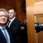 Foto: Pendiri dan CEO Nvidia, Jensen Huang, tiba untuk pertemuan dengan Komite Perbankan Senat di Capitol Hill di Washington, D.C., AS, 3 Desember 2025. (REUTERS/Evelyn Hockstein)