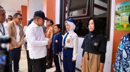 Kepala Staf Kepresidenan (KSP) Dudung Abdurachman meninjau pelaksanaan Program Sekolah Rakyat di SMP Negeri 16 Malang, Jawa Timur, Jumat (12/6/2026). ( poto : ANTARA/HO-KSP)