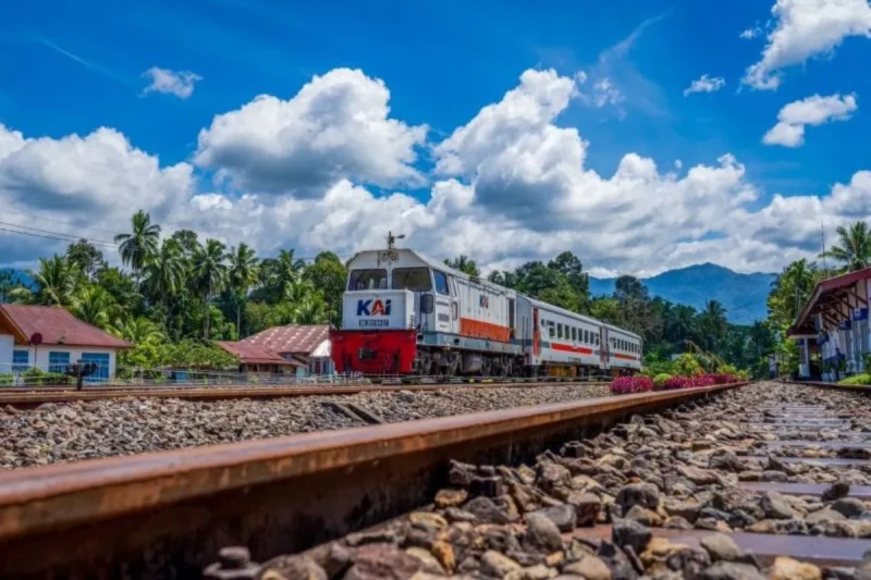 KA Pariaman Ekspres masih menjadi pilihan utama masyarakat dan wisatawan.( poto : ANTARA )