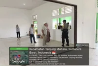 Kepala Dinas Pendidikan dan Kebudayaan Kabupaten Agam Andri meninjau revitalisasi SD terdampak bencana.( poto : ANTARA)