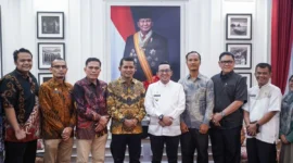Foto bersama Bupati Solok Jon Firman Pandu dan Bupati Tanah Datar Eka Putra ( poto : ANTARA )