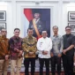 Foto bersama Bupati Solok Jon Firman Pandu dan Bupati Tanah Datar Eka Putra ( poto : ANTARA )