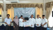 Bupati Pasaman Barat Yulianto saat menerima bantuan bantuan Asistensi Rehabilitasi Sosial (ATENSI) dari Kemensos , Rabu (24/6/2026).( poto : ANTARA )