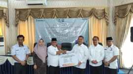 Bupati Pasaman Barat Yulianto saat menerima bantuan bantuan Asistensi Rehabilitasi Sosial (ATENSI) dari Kemensos , Rabu (24/6/2026).( poto : ANTARA )