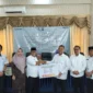 Bupati Pasaman Barat Yulianto saat menerima bantuan bantuan Asistensi Rehabilitasi Sosial (ATENSI) dari Kemensos , Rabu (24/6/2026).( poto : ANTARA )