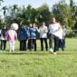 Wali Kota Pariaman, Yota Balad, melakukan tendangan pertama di Lapangan Sepak Bola AMS Pauh, Rabu (17/6/2026).( poto : infosumbar.net )