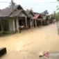 Banjir mulai merendam permukiman masyarakat di Kecamatan Pante Ceureumen, Kabupaten Aceh Barat, Minggu (14/6/2026) sore. (ANTARA )
