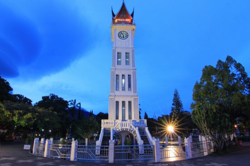 Peringatan 100 tahun Jam Gadang memperkuat posisi Bukittinggi sebagai kota bersejarah.( poto : dok. indonesia kaya )