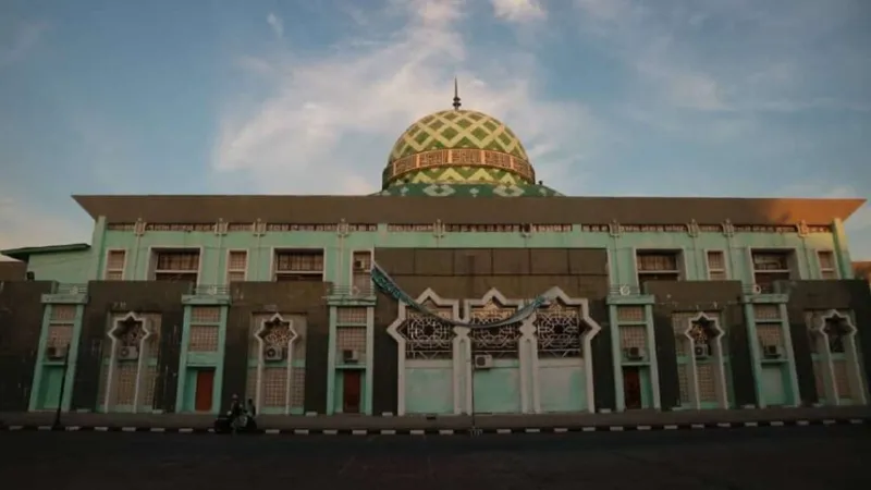 Masjid Nurul Iman Padang ( poto : padangkita.com )