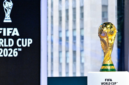 Trofi Piala Dunia yang akan diperebutkan kembali dalam Piala Dunia 2026 di Amerika Serikat, Kanada dan Meksiko.( poto : kompas.com )