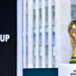 Trofi Piala Dunia yang akan diperebutkan kembali dalam Piala Dunia 2026 di Amerika Serikat, Kanada dan Meksiko.( poto : kompas.com )