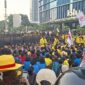 Salah satu mahasiswa menyampaikan orasinya dalam unjuk rasa di Jalan Jenderal Sudirman, Jakarta Pusat, Jumat (12/6/2026) sore(KOMPAS.com/Ridho Danu Prasetyo)