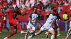 Dalam laga Grup B, Kanada raih poin bersejarah setelah bermain imbang 1-1 melawan Bosnia-Herzegovina di Stadion Toronto, Jumat (12/6/2026) waktu setempat atau Sabtu dini hari WIB.( poto : kompas.com )