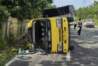 Kecelakaan beruntun di Bangkalan melibatkan truk, minibus rombongan siswa TK, dan motor.( kompas.com )