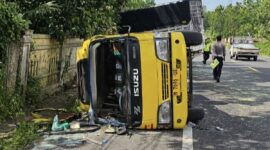 Kecelakaan beruntun di Bangkalan melibatkan truk, minibus rombongan siswa TK, dan motor.( kompas.com )