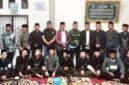 poto bersama setelah melakukan pengajian adat di Kerinci.( poto : Hesty )