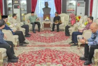 Gubernur Sumbar, Mahyeldi Ansharullah, menerima audiensi jajaran BPJS Ketenagakerjaan di Istana Gubernuran, Jum'at (26/6/2026). ( poto : padangkita.com )