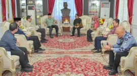 Gubernur Sumbar, Mahyeldi Ansharullah, menerima audiensi jajaran BPJS Ketenagakerjaan di Istana Gubernuran, Jum'at (26/6/2026). ( poto : padangkita.com )