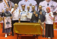Bank Nagari Cabang Pekanbaru bekerja sama dengan IKM dan UMKM BInaan terkait pengelolaan keuangan dan layanan perbankan.( poto : padangkita.com )