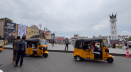 Bajaj-Maxride, resmi beroperasi di kota Bukittinggi.( poto : padangkita.com )