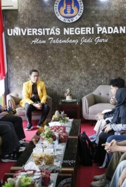 PLN Mobile Jangkau Lansia, PLN Edukasi Pensiunan PWRI di Lubuk Begalung