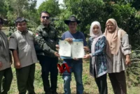 OKKPD Provinsi Jambi Laksanakan Surveilans Keamanan Pangan dan Serahkan Sertifikat Prima-3 kepada Pelaku Usaha di Sungai Penuh.( poto : wartakerinci.com )