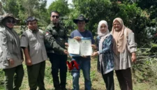 OKKPD Provinsi Jambi Laksanakan Surveilans Keamanan Pangan dan Serahkan Sertifikat Prima-3 kepada Pelaku Usaha di Sungai Penuh.( poto : wartakerinci.com )