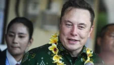 CEO Tesla Inc. sekaligus SpaceX Elon Musk usai menghadiri peluncuran layanan internet berbasis satelit Starlink ( poto : ANTARA )