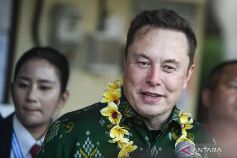 CEO Tesla Inc. sekaligus SpaceX Elon Musk usai menghadiri peluncuran layanan internet berbasis satelit Starlink ( poto : ANTARA )