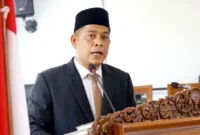 Wakil Ketua DPRD H.M. Fadhil Abrar dan Ketua DPRD Doni Ikhlas dalam rapat paripurna DPRD pada Senin (15/6/2026).( poto : padangkita.com )
