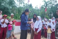Bupati Annisa Suci Ramadhani memimpin peresmian bersama Danramil 03/Pulau Punjung Letda Inf Magel Hendri yang mewakili Dandim 0310/SSD.( poto : langgam.id )