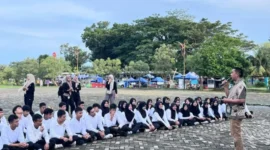 Kepala Bidang Ideologi, Wawasan Kebangsaan dan Karakter Bangsa Kesbangpol Kota Padang, Nofiandi Amir(kanan).poto : padangkita.com )