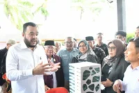 Wali Kota Padang, Fadly Amran (kiri), mengapresiasi kebijakan kampus yang menjadikan kewirausahaan sebagai bagian penting dari proses pendidikan.(padangkita.com )